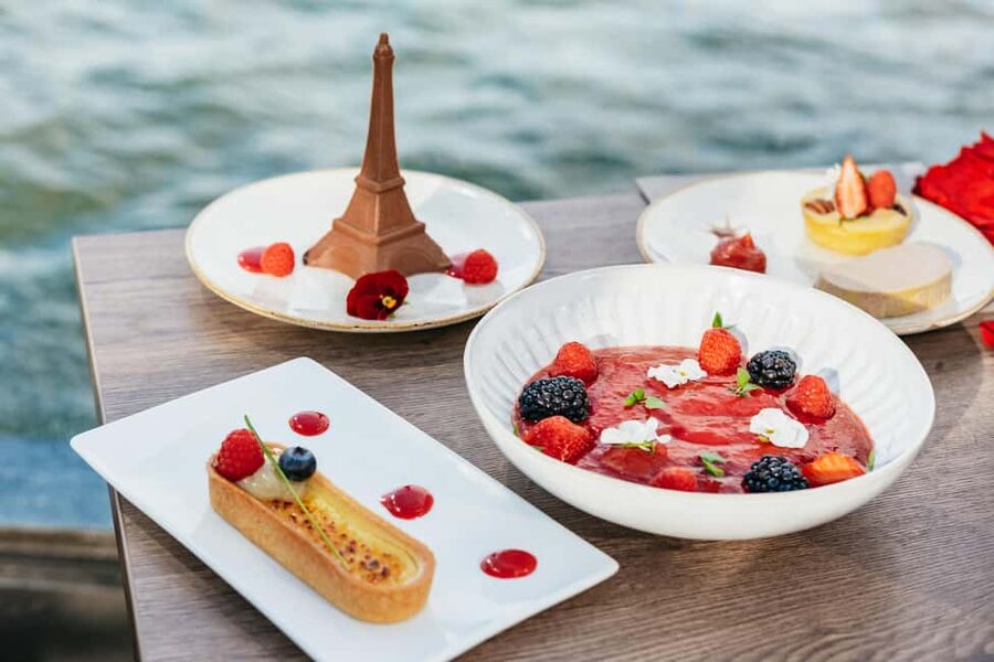 Paris : 3-Course Gourmet Dinner Cruise on Seine River - A Seine dinner cruise that feels like seeing Paris from inside the postcard