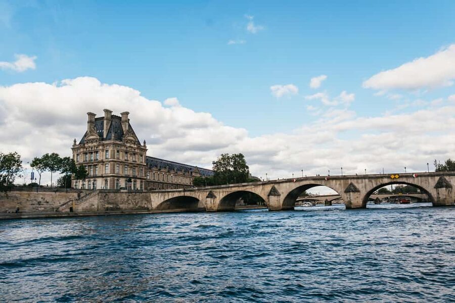 Paris : 3-Course Gourmet Dinner Cruise on Seine River - The dinner menu: how the 3 courses work and what changes by sailing time