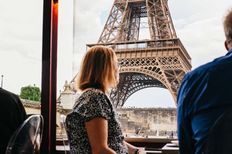 Paris: 3-Course Italian Meal Seine Cruise - Where to sit: panoramic views, rooftop photos, and VIP window seats
