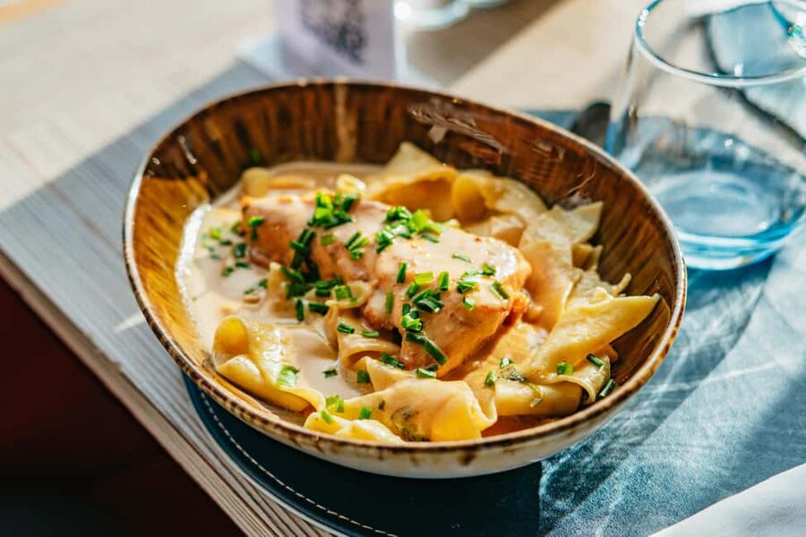 Paris: 3-Course Italian Meal Seine Cruise - The views you get from the water, plus how to time photos