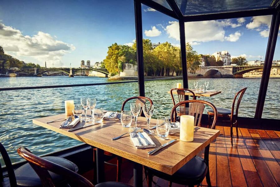 Paris: 3-Course Lunch Cruise on the River Seine - Meeting at Port Solférino: the easiest way to avoid day-of stress