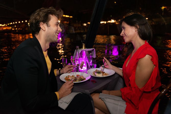 Paris 3-Courses Gourmet Dinner Seine River Cruise with Champagne - Timing tricks for the Eiffel Tower sparkle and nighttime sparkle factor
