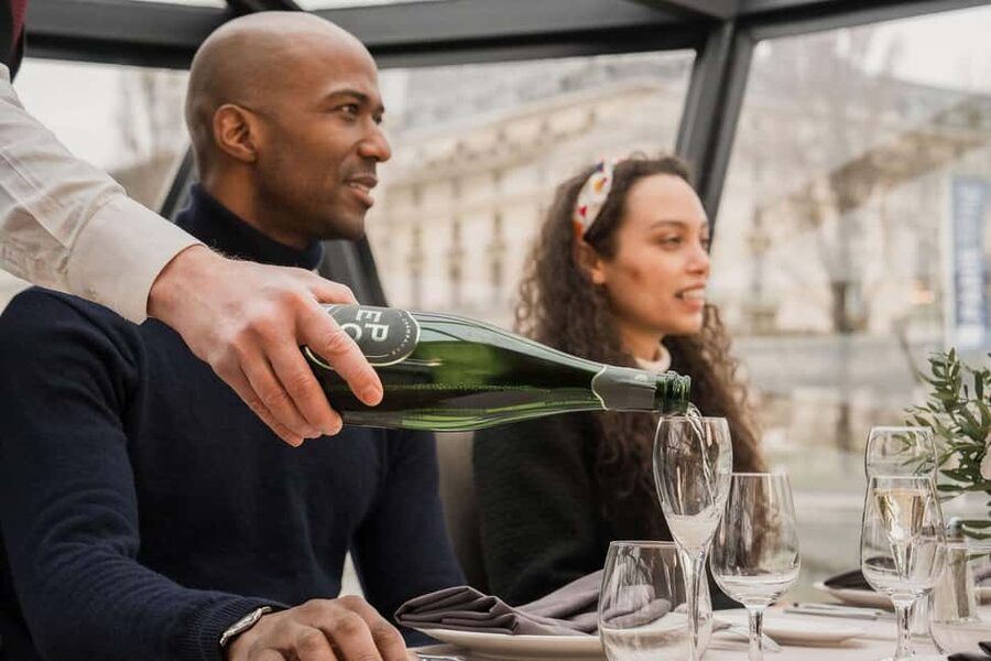 Paris: 4-Course Dinner Cruise on Seine River with Live Music - Eiffel Tower Sparkle Moment and Statue of Liberty Paris: The Two Big Payoffs