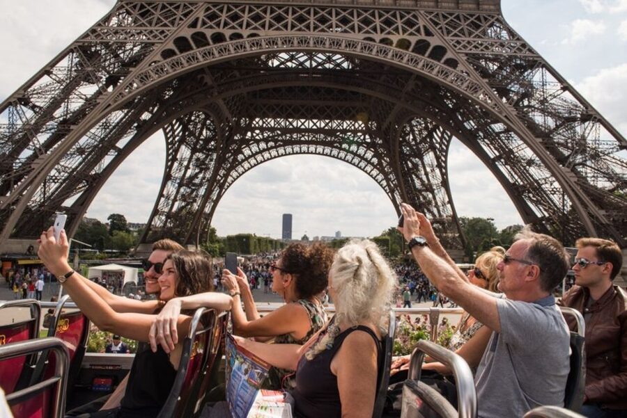 Paris: Arc de Triomphe Ticket & Big Bus Hop-on Hop-off Tour - Audio Commentary and Headphones: How You Follow the Story Without Extra Work