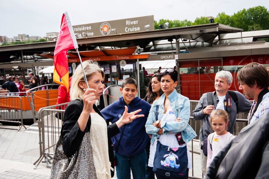 Paris: Audio-Guided Bus Tour & Seine River Cruise - Eiffel Tower finish, and the Montparnasse backup plan