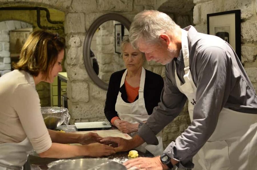 Paris: Baguette and French Breads Class - Tasting together: your baguette and brioche with a proper finish