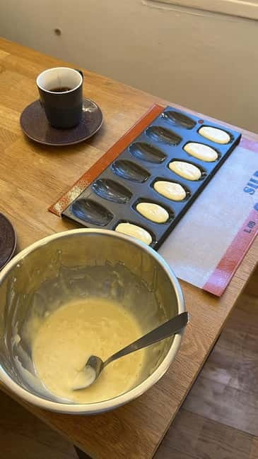 Paris: Bake Madeleines and take them home with you - Meeting point and moving up five flights of stairs