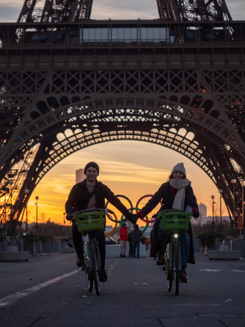 Paris before the crowds, bike tour & Breakfast - Alexander III Bridge Photo Stops Without the Traffic Jam