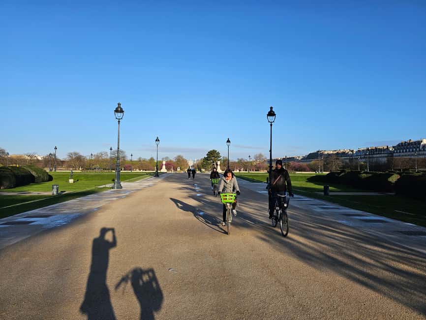 Paris before the crowds, bike tour & Breakfast - French Breakfast: Coffee, Pastry, and a Warm-Up Drink