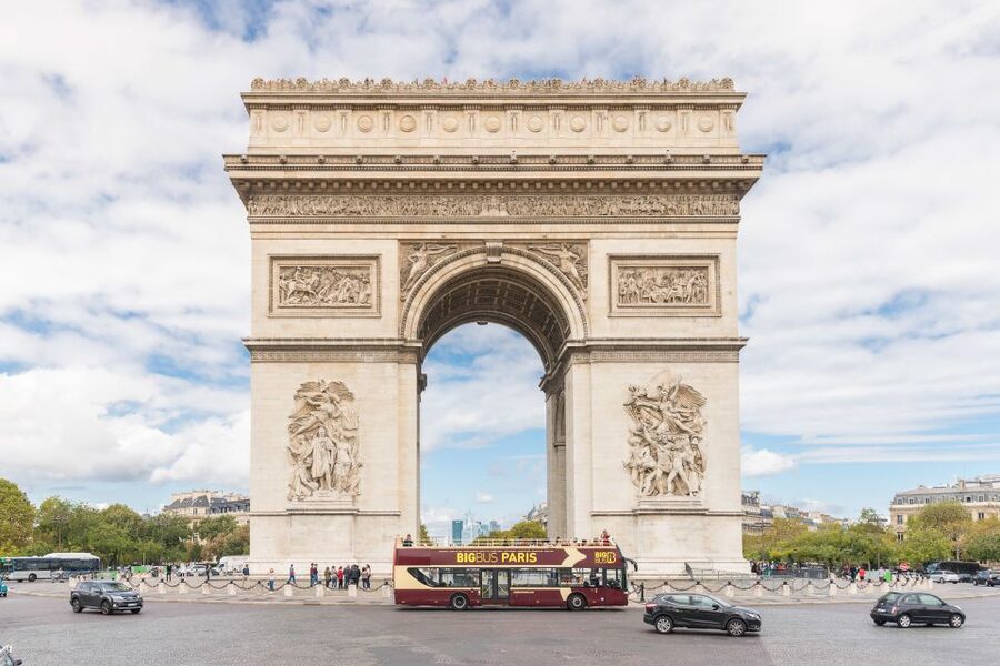 Paris: Big Bus Hop-on Hop-off Tour & Panoramic Night Tour - Arc de Triomphe and the view-value of staying above street level