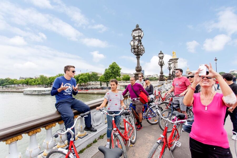 Paris Bike Tour: Eiffel Tower, Place de la Concorde & More - Safety and Pace: How the Ride Stays Enjoyable