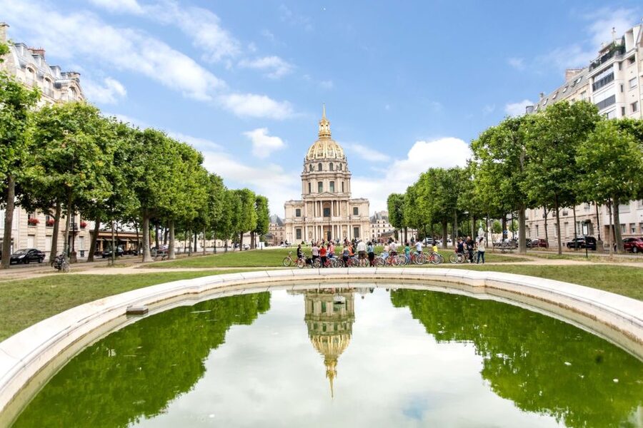 Paris Bike Tour: Eiffel Tower, Place de la Concorde & More - Gliding From the Left Bank Toward the Louvre