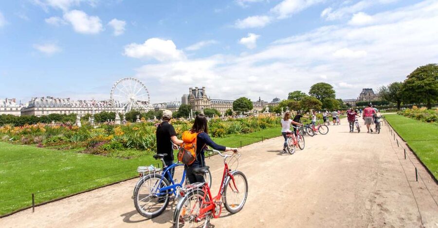 Paris Bike Tour: Eiffel Tower, Place de la Concorde & More - Place de la Concorde: History, Scale, and Big-Square Views