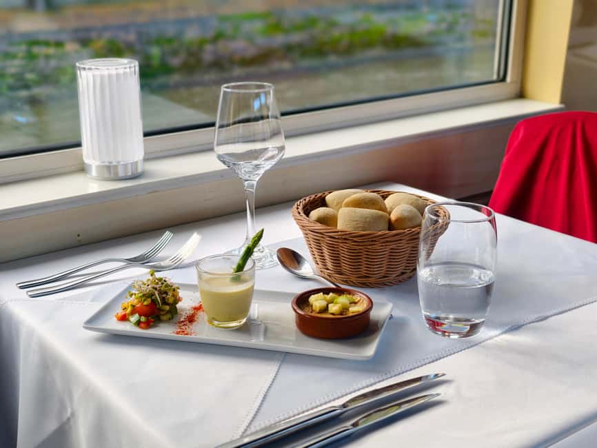 Paris : Bistronomic early dinner cruise - Notre Dame and Conciergerie, viewed while you’re still eating