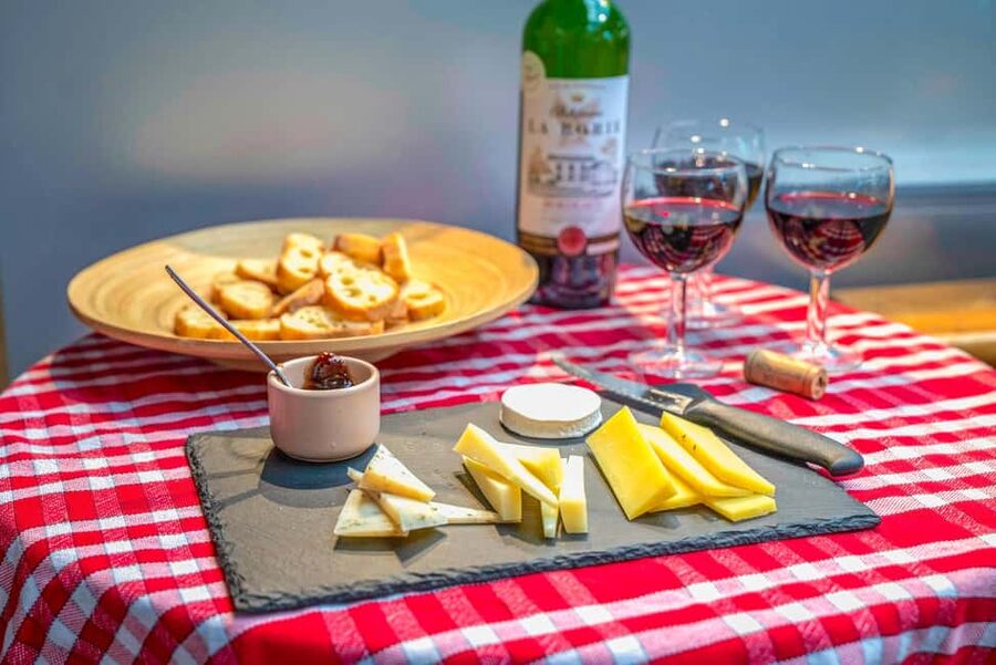 Paris: Champagne and Oysters Food Tour - Key things to know before you go