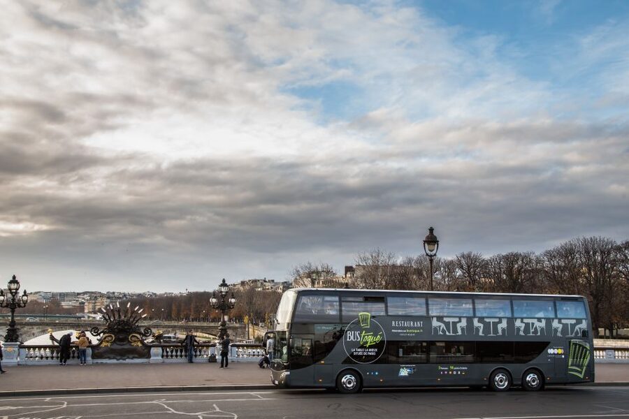Paris: Champs Elysées Bus Toqué w/Lunch & Glass of Champagne - Audio-video guide and Bose sound system: how to get more out of each pass