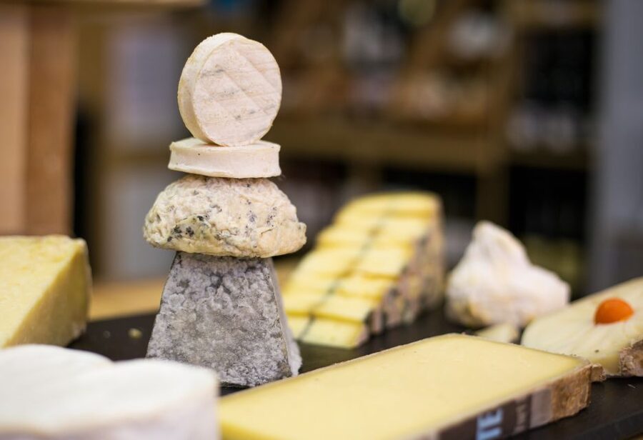Paris: Cheese and Wine Class in a 17th Century Cellar - What happens during the 90 minutes
