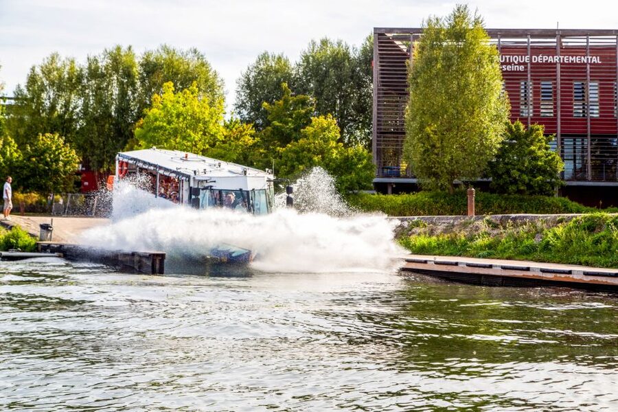 Paris: City and River Seine Tour on an Amphibious Bus - Who should book this amphibious Seine tour
