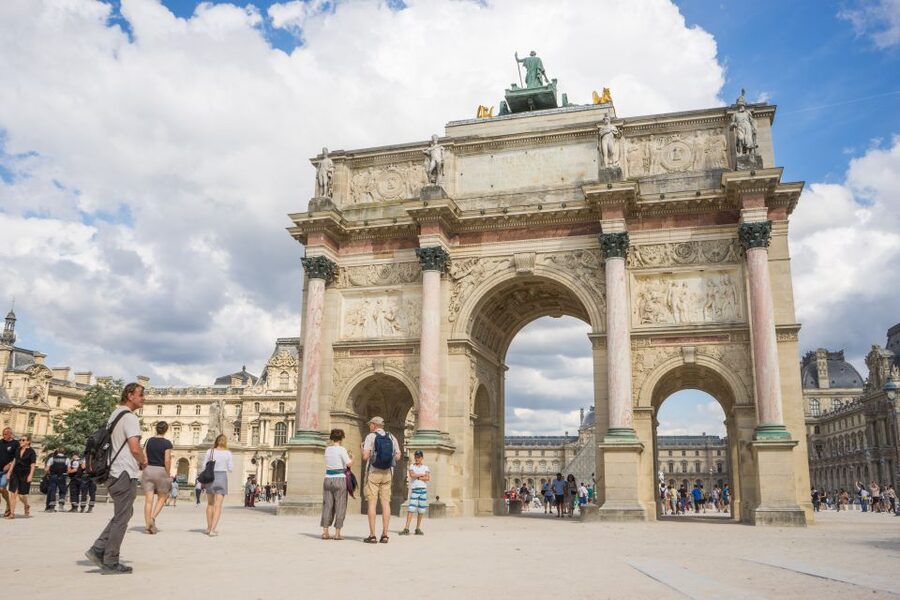 Paris: City Center Group Tour in German - A smart 2-hour plan for your first or second day