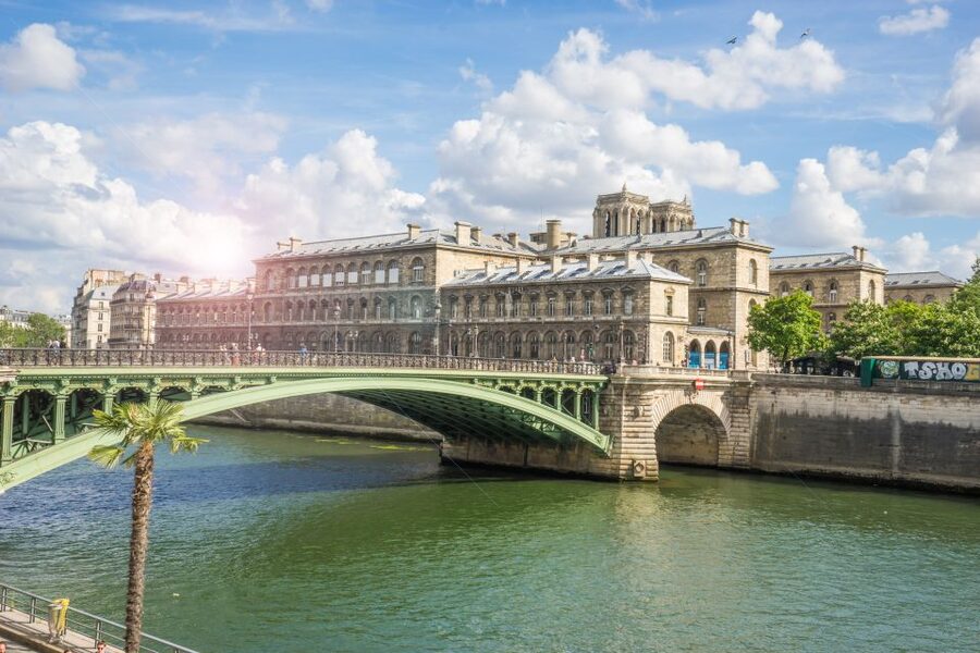 Paris: City Center Group Tour in German - Starting point at Rue Meyerbeer: how to find your guide fast