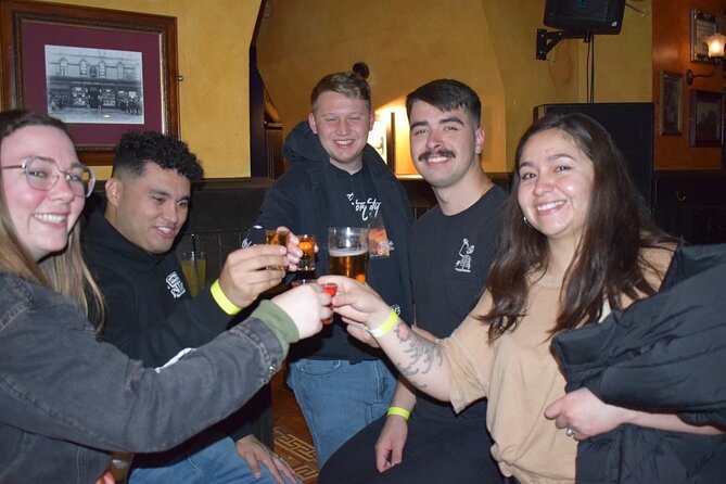 Paris: City Center Guided Pub Crawl with Shots & Club Entry - Who this pub crawl suits best in Paris