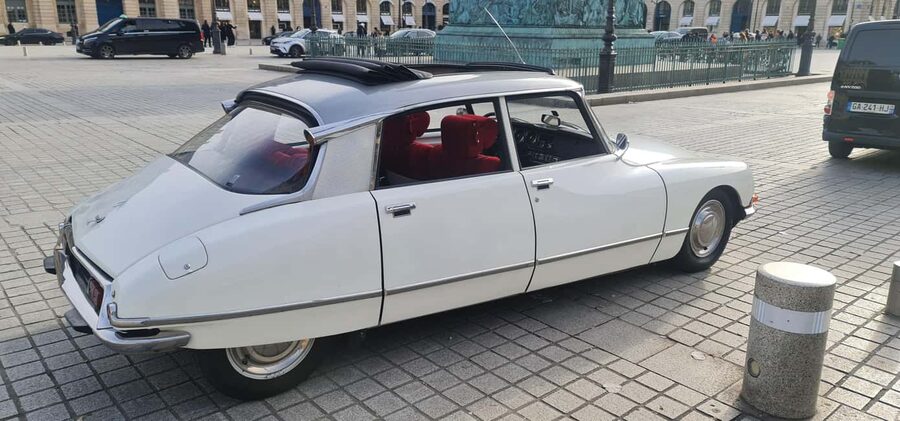 Paris: City Discovery Tour by Vintage Citroën DS Car - Eiffel Tower area and Pont de Bir Hakeim photo stops
