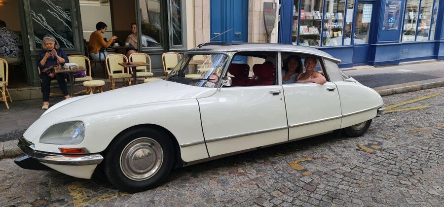 Paris: City Discovery Tour by Vintage Citroën DS Car - Saint-Germain-des-Prés, Pantheon, and Île de la Cité