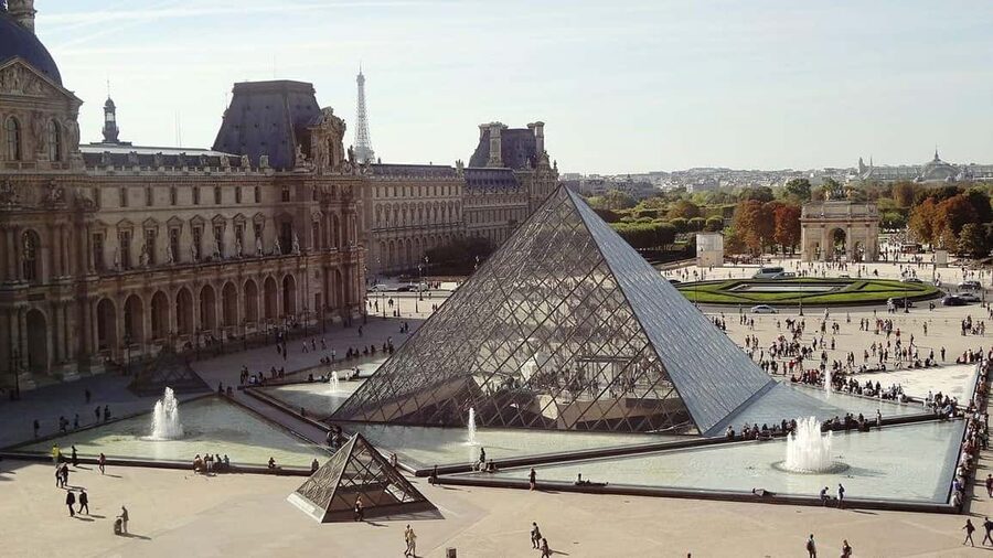 Paris: City Pass – Eiffel, Louvre & 27+ Must-See Sights - Montmartre and Sacré-Cœur: local guided orientation