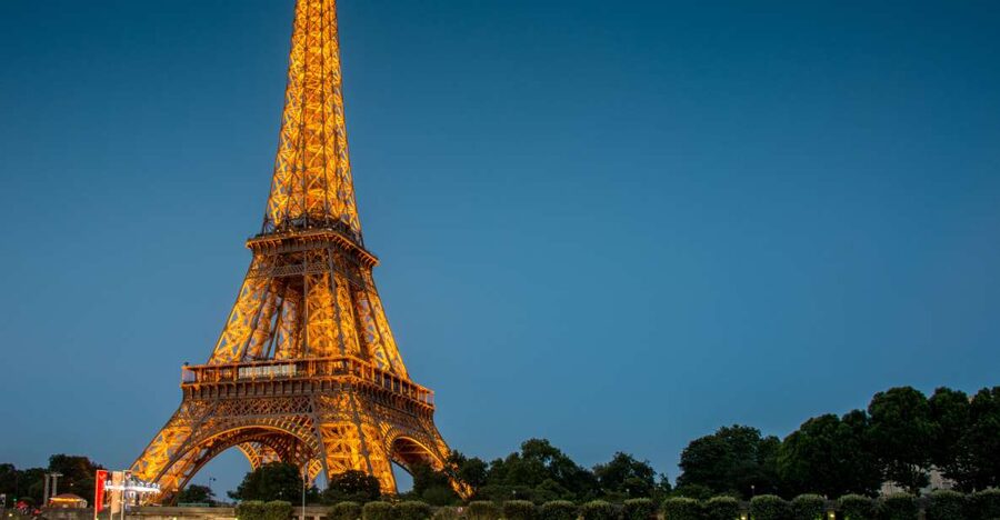 Paris: City Tour by Bus with Eiffel Tower & Optional Summit - How the night bus tour sets you up for a great Eiffel Tower view