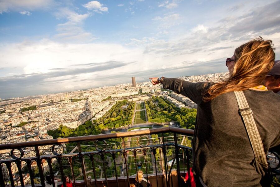 Paris: City Tour by Bus with Eiffel Tower & Optional Summit - The Eiffel Tower part: elevator access to the 2nd floor and what the summit changes