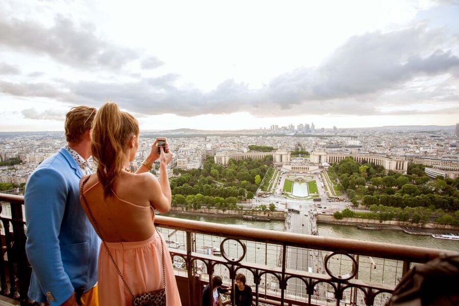 Paris: City Tour by Bus with Eiffel Tower & Optional Summit - Meeting point reality: where to exchange your voucher and how not to lose your spot