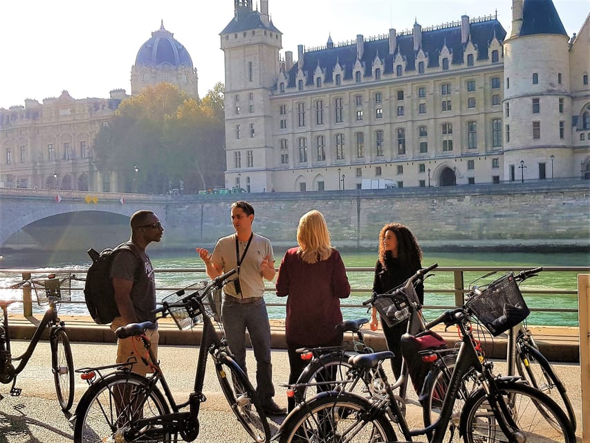 Paris: City Treasures Bike Tour - From Ile Saint-Louis to Ile de la Cité, a classic route with a local feel