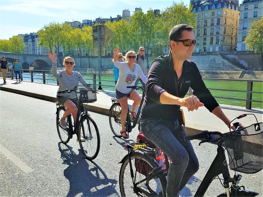 Paris: City Treasures Bike Tour - Louvre views, the love-lock bridge, and Odéon to Saint-Germain-des-Prés