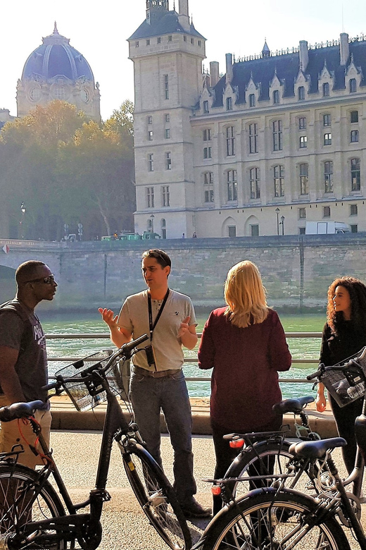 Paris: City Treasures Bike Tour - Cycling comfort, safety, and what to pack for 150 minutes