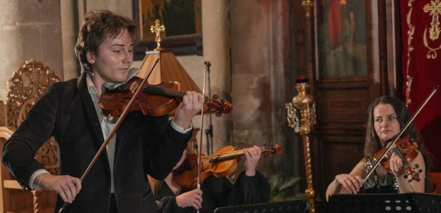 Paris: Classical Music Concert in Saint-Julien-le-Pauvre - Timing, seats, and comfort for a 65-minute evening