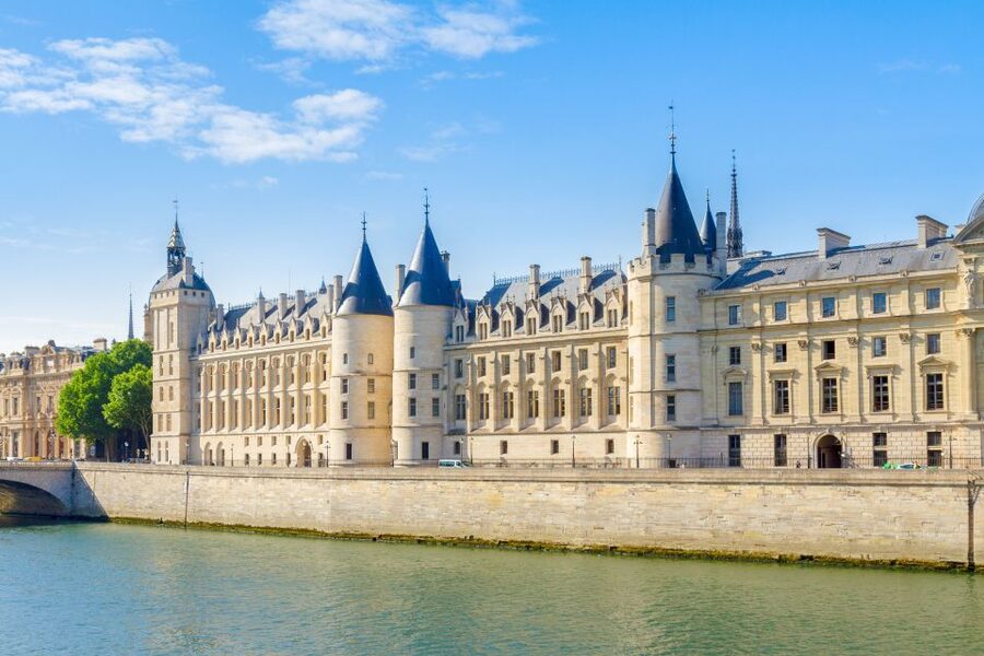 Paris: Conciergerie Ticket with Histopad - The Conciergerie Setting: From Royal Palace to Revolutionary Prison