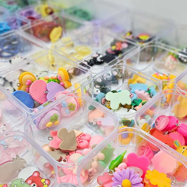 Paris: Create your phone strap, bag or keychain - The 1-hour flow: from picking beads to taking it home
