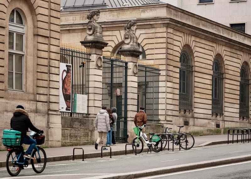 Paris: Creepy Middle Ages Walking Tour - The creepy Middle Ages stories you’ll hear on the walk