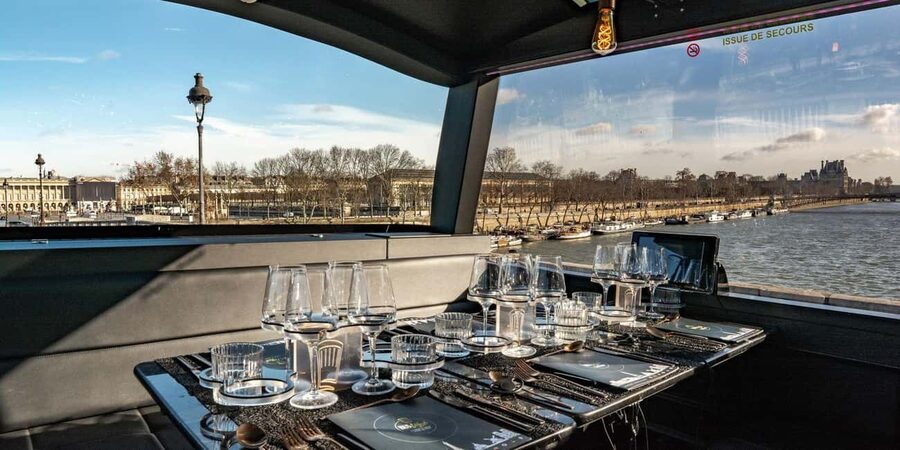 Paris: Cultural Night Bus Tour with Dinner On Board - Who should book this Paris night bus dinner tour