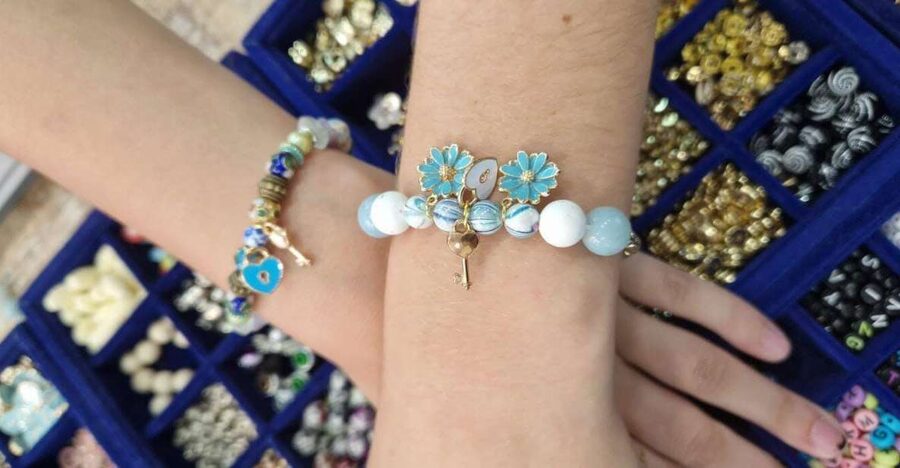 Paris: Custom Souvenir Bracelet Workshop - How to Get the Best Bracelet in One Hour