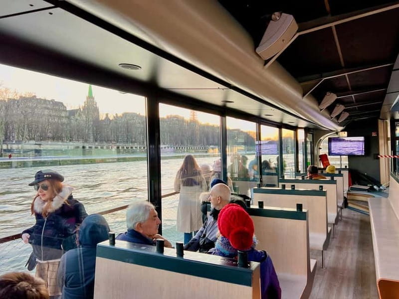 Paris: Day or Evening River Cruise with Musical Ambiance - Audio guide option and how to use it without getting distracted