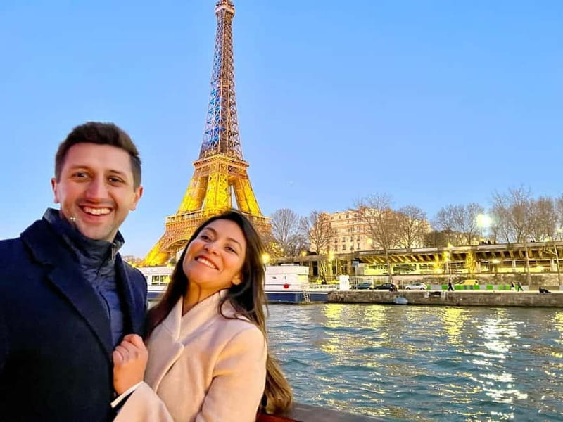 Paris: Day or Evening River Cruise with Musical Ambiance - Picking the best departure time for photos and vibes