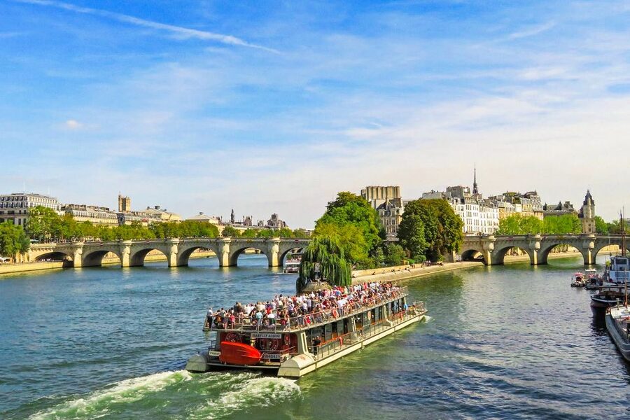 Paris: Day or Sunset Cruise with Drink, Ice Cream or Dessert - Audio guide, Wi-Fi, and the headphones issue