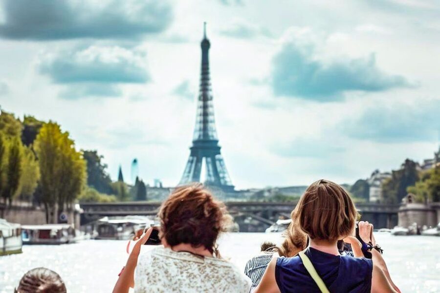 Paris: Day or Sunset Cruise with Drink, Ice Cream or Dessert - Choosing the best time slot: daylight vs sunset vs night