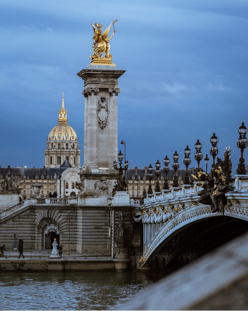 Paris: Discover Paris 2CV - Arc de Triomphe and the Champs-Élysées stretch that ties it together