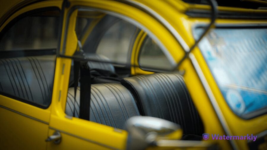 Paris: Discover Paris 2CV - The guides: the difference between seeing Paris and understanding it