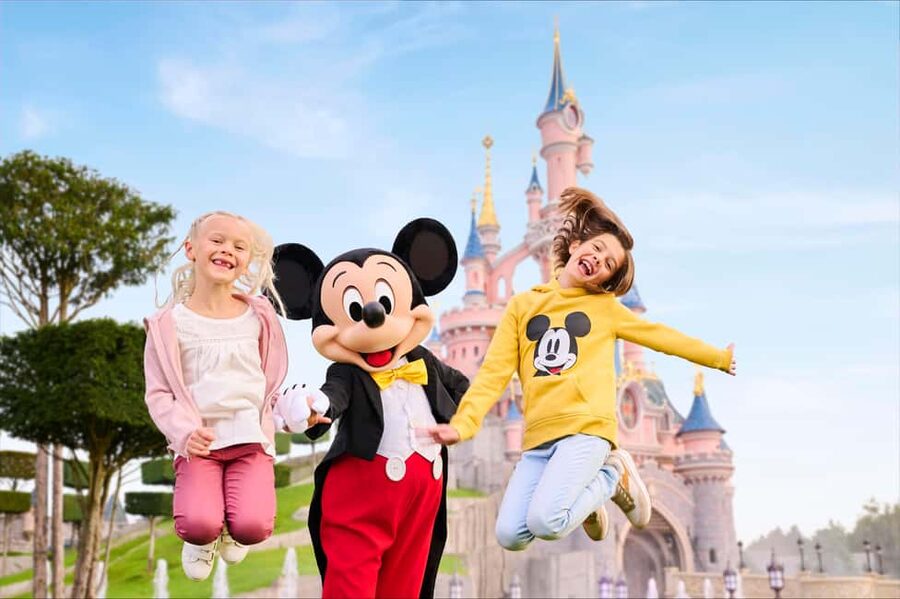Paris: Disneyland Paris Ticket with Transfer - Disneyland Paris with Transfers: What you gain (and what you give up)