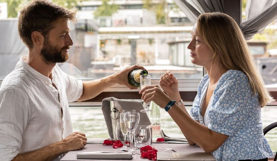 Paris: Early Evening Dinner Cruise on the River Seine - Timing: catching floodlights and why the Eiffel Tower light moment can depend on departure time