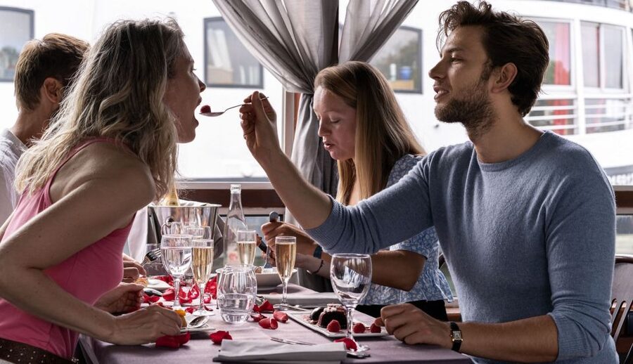 Paris: Early Evening Dinner Cruise on the River Seine - Price and value: when this Seine dinner cruise is a great deal and when it gets pricey