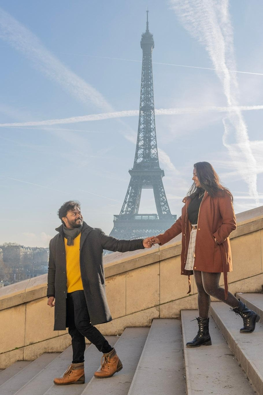 Paris: Eiffel Area Private Photoshoot - Pont de Bir-Hakeim: strong angles with the Eiffel in your frame